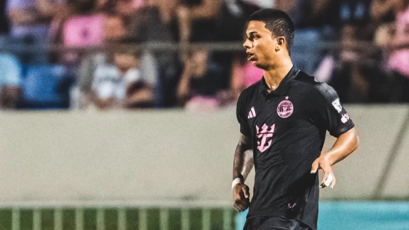 Cesar Abadia thi đấu trong màu áo đen của Inter Miami