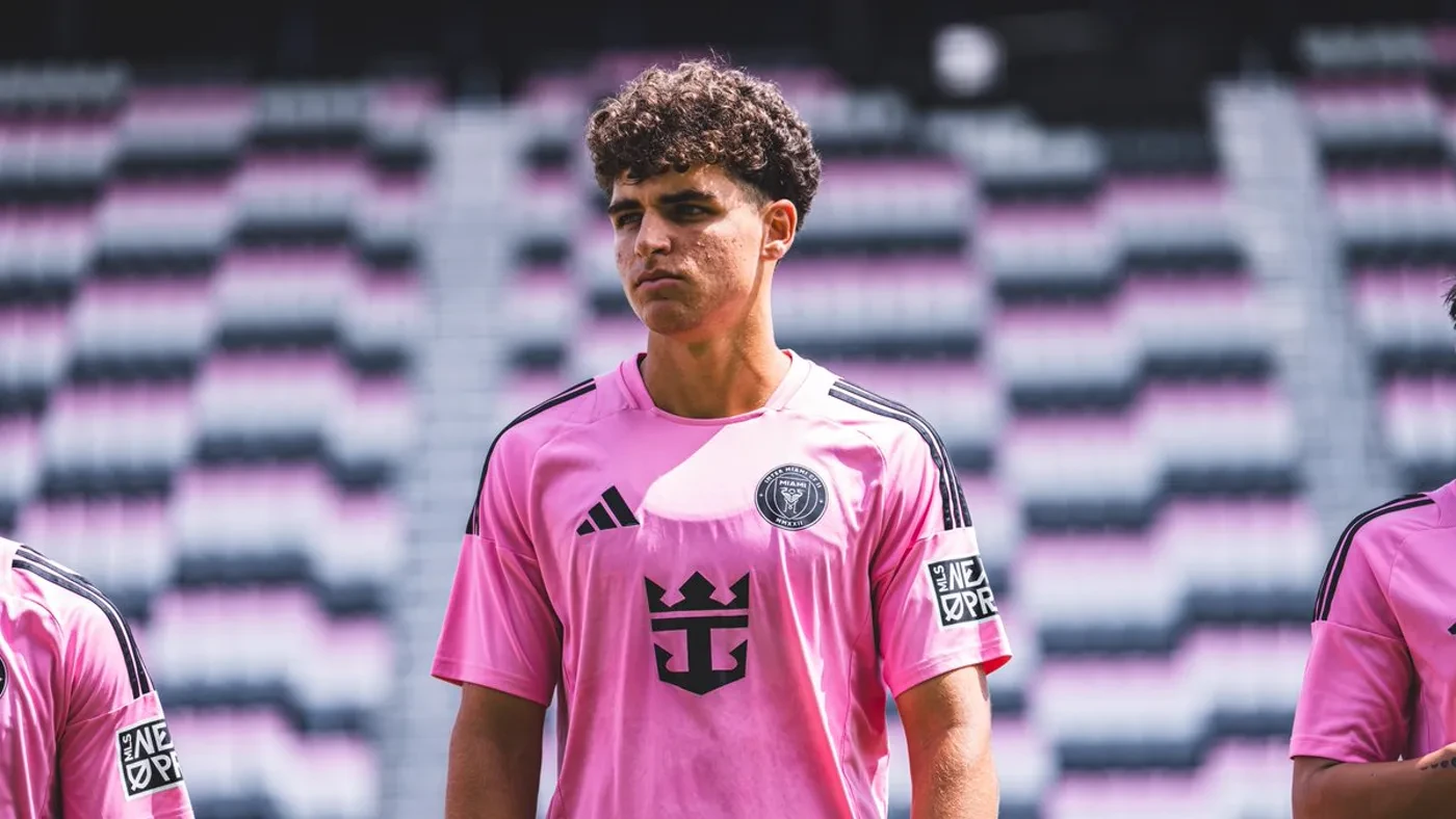 Daniel Sumalla trong màu áo hồng của Inter Miami II