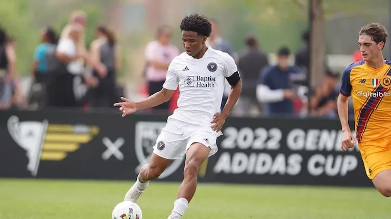 Tyler Hall xử lý bóng trong màu áo đội trẻ Inter Miami