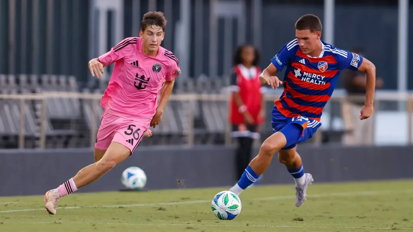 Daniel Pinter băng lên trong màu áo Inter Miami CF II