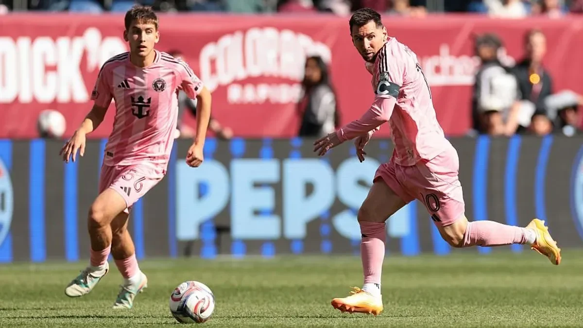 Daniel Pinter di chuyển hỗ trợ Lionel Messi trong màu áo Inter Miami