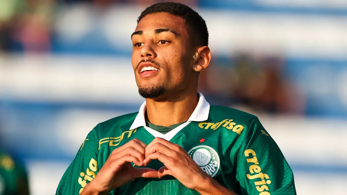 Riquelme Fillipi ăn mừng trong màu áo Palmeiras