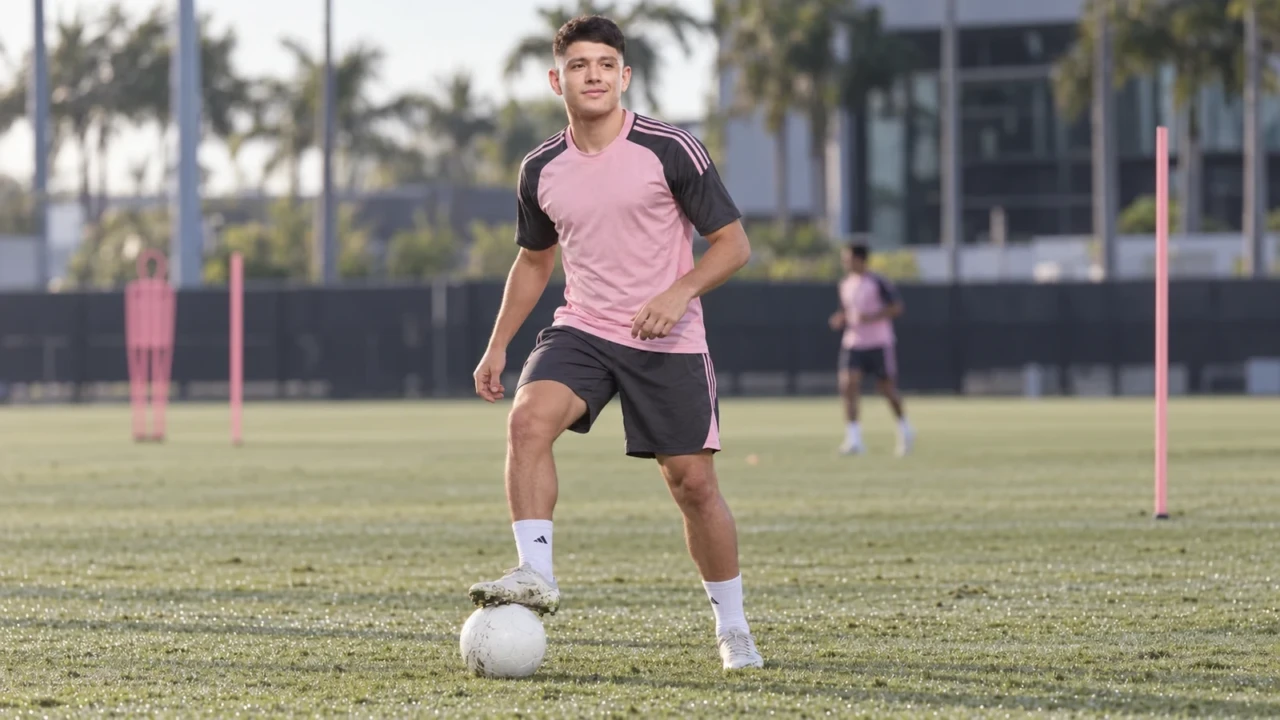 David Ayala kiểm soát bóng tại sân tập Inter Miami