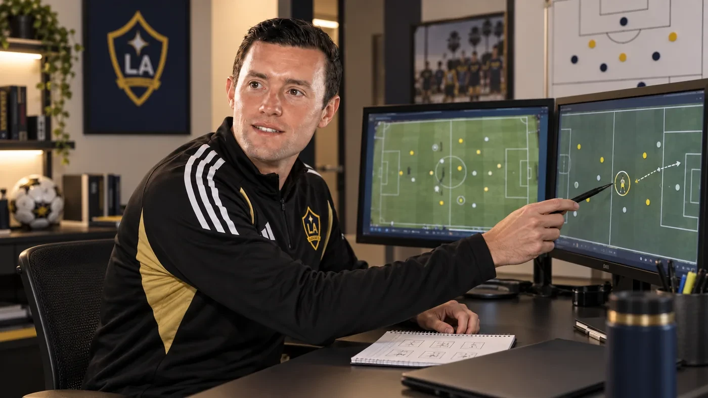 Sam Green chọn lọc các tình huống chiến thuật trong phòng phân tích LA Galaxy