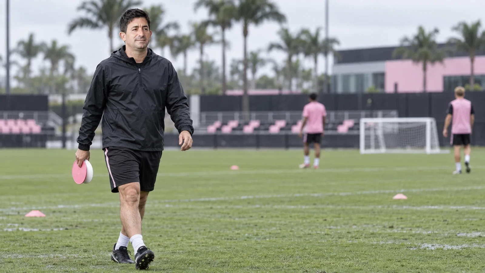 Ricardo de Alberto chuẩn bị khu vực tập luyện của Inter Miami